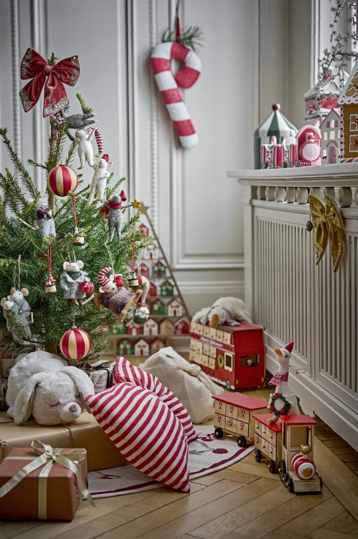 Bloomingville Christmas Deko Schleife 'Ruby' - goldene Pailetten und Glitzer am Weihnachtsbaum Bloomingville Christmas Deko Schleife 'Ruby' - goldene Pailetten und Glitzer am Weihnachtsbaum